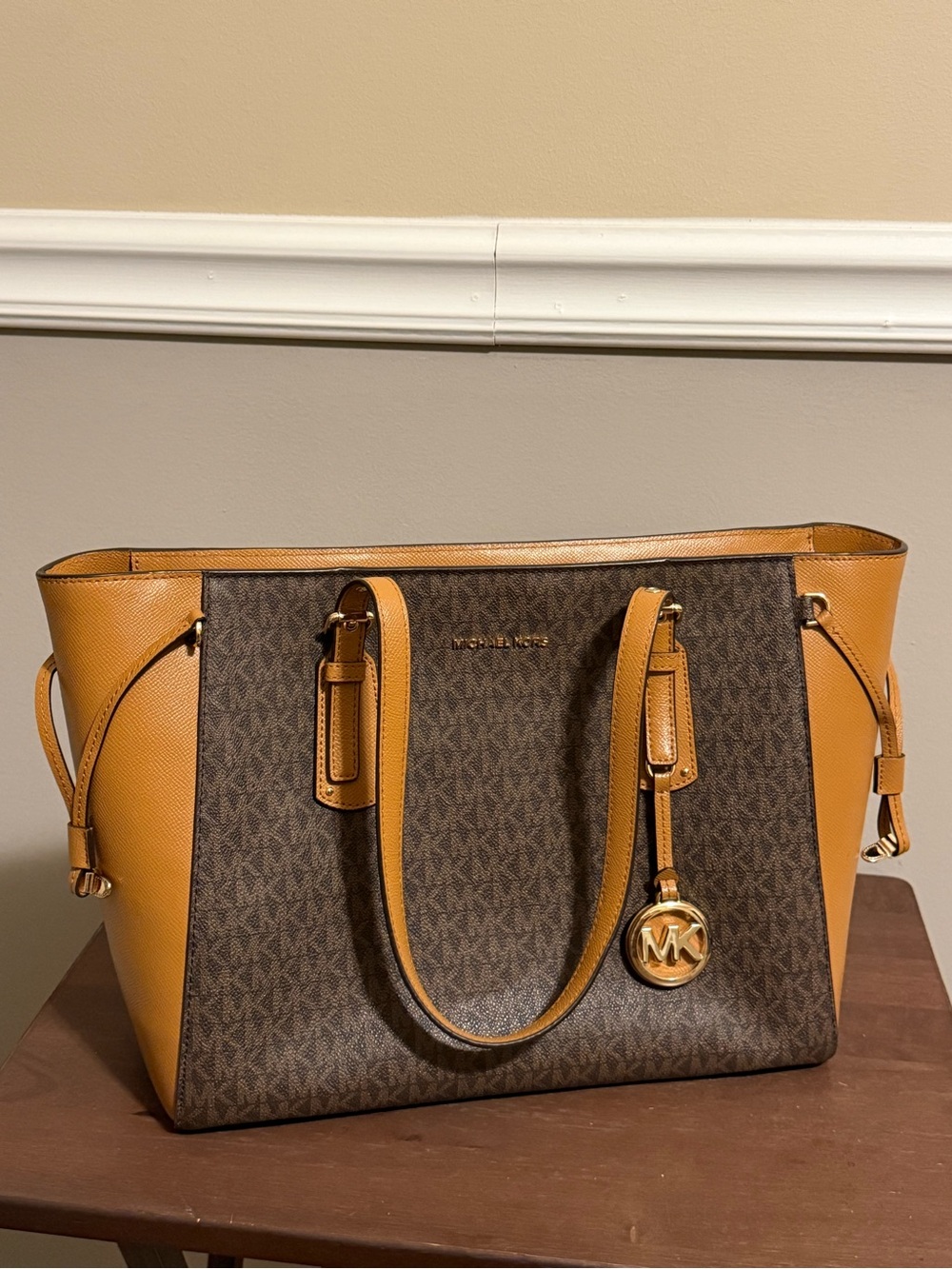 Michael Kors Voyager Medium Logo Tote Bag